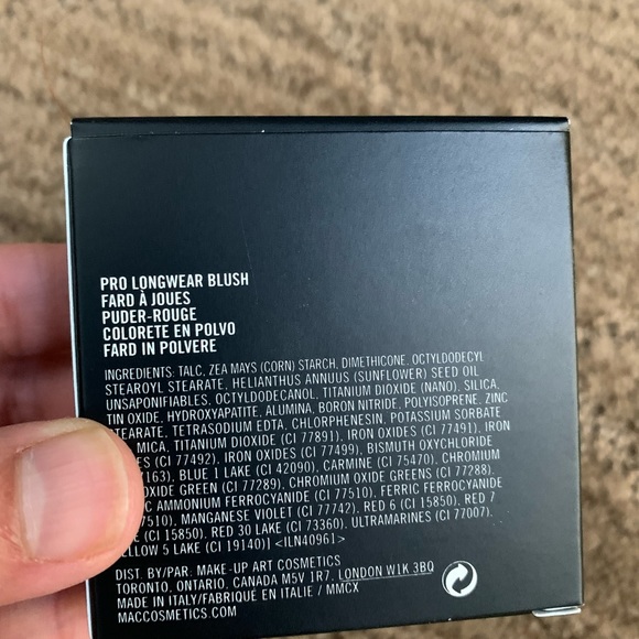 Mac blush in colour fleeting romance - Picture 3 of 4